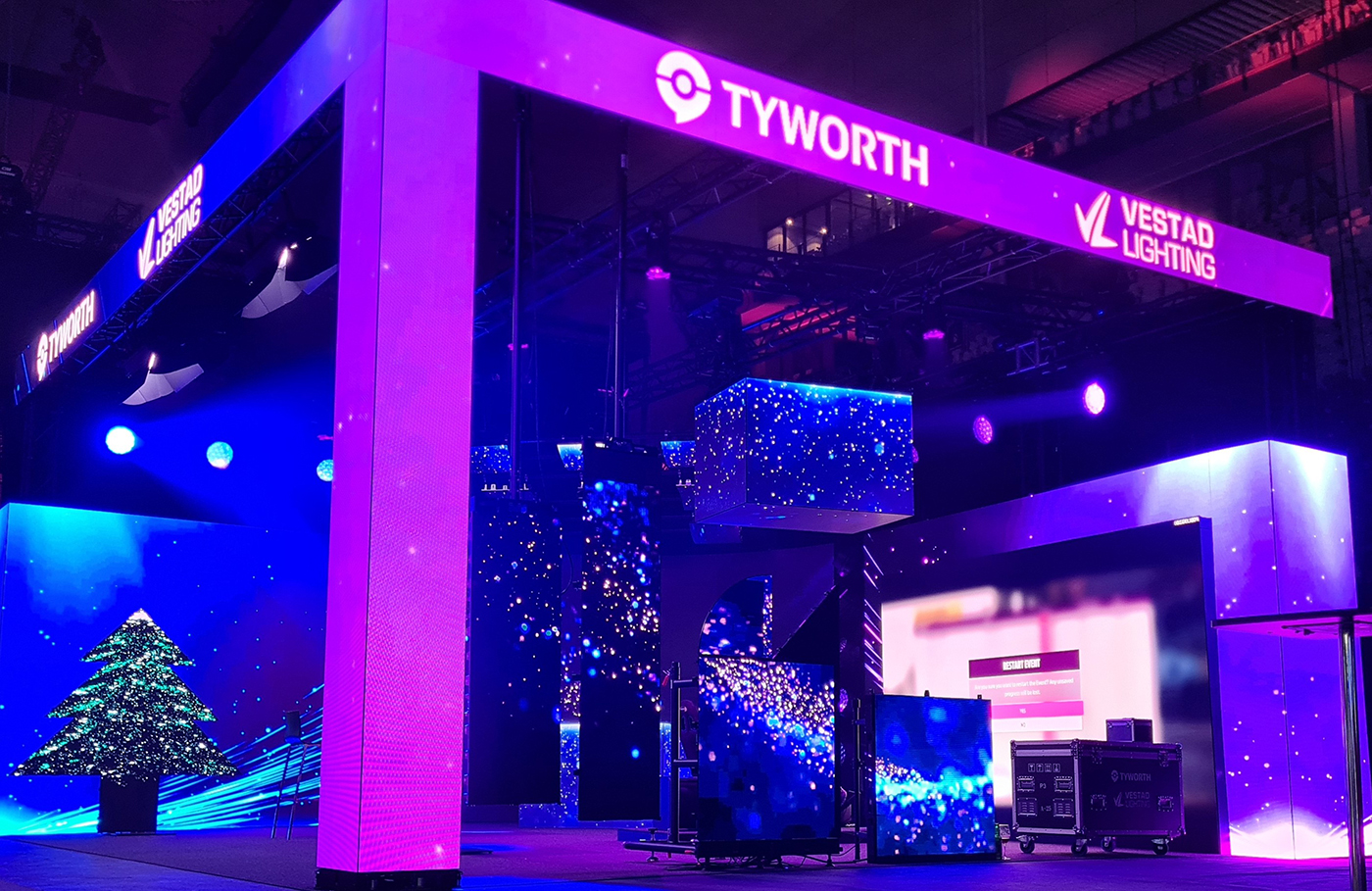 Messestand med LED-skjermer og lyssetting