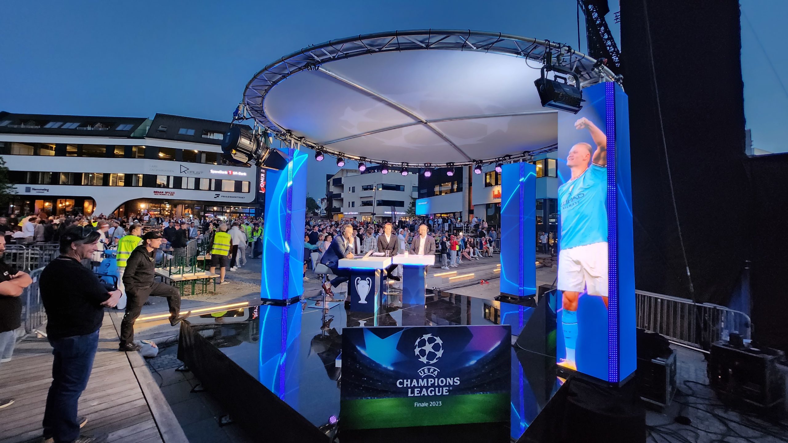 Champions League TV2 Fotball Studio — LED-skjermer og lyssetting av Vestad Lighting